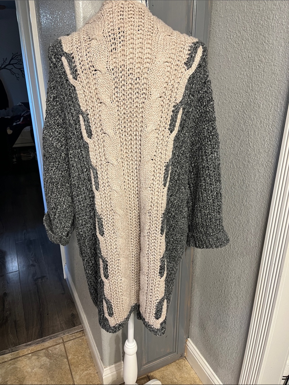 Kerisma Two-Tone Open-Front Chunky Cardigan in Gray and Cream - Picture 2 of 4